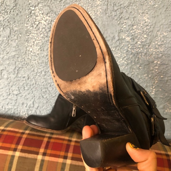 Frye black leather heel bootie - Picture 6 of 6